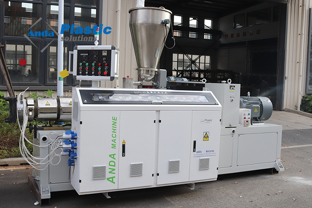 خط بثق قطاعات الأبواب والنوافذ UPVC