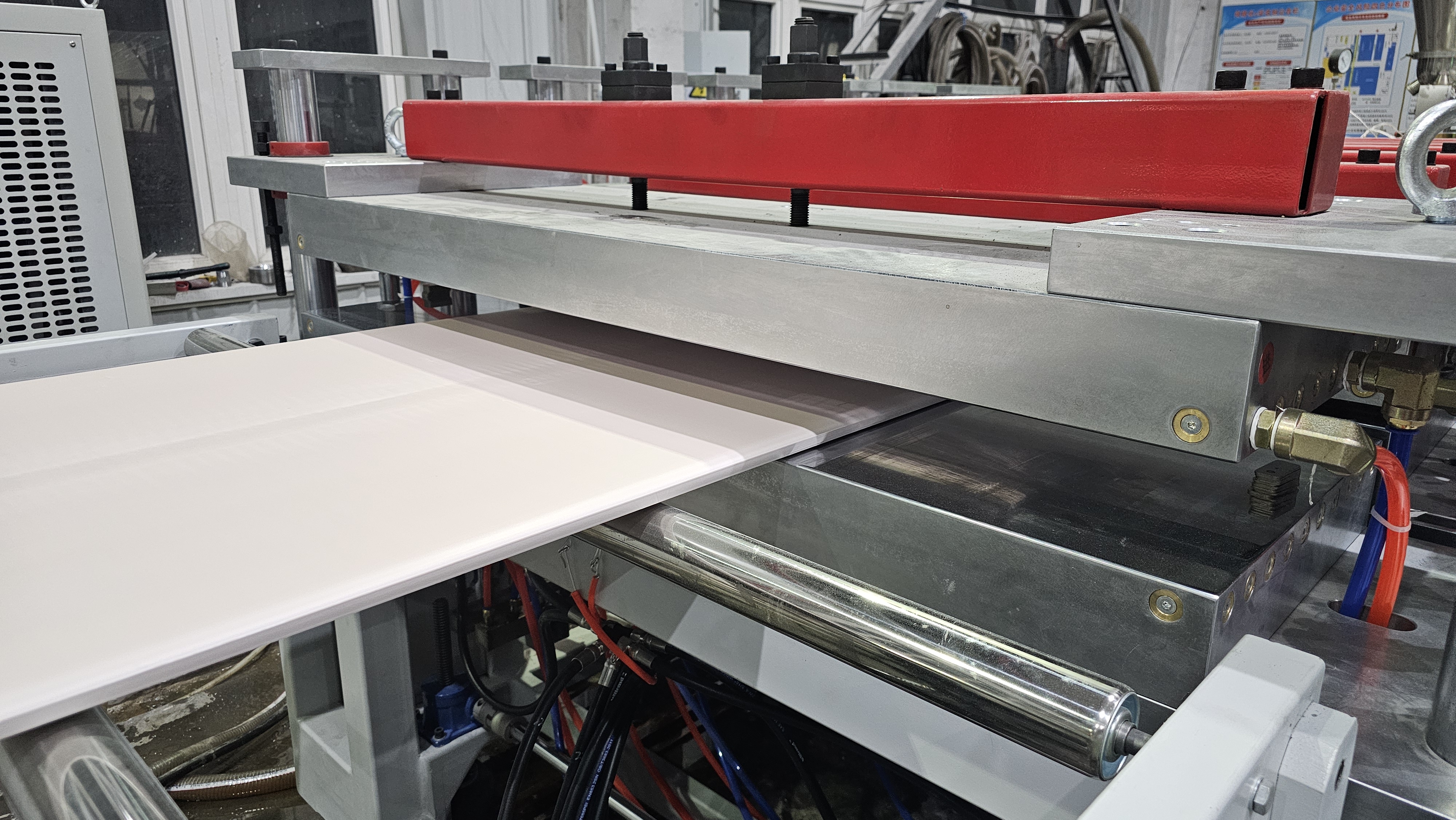 آلة تصنيع ألواح الرغوة البلاستيكية، آلة تصنيع ألواح الرغوة البلاستيكية، خط إنتاج ألواح الرغوة البلاستيكية