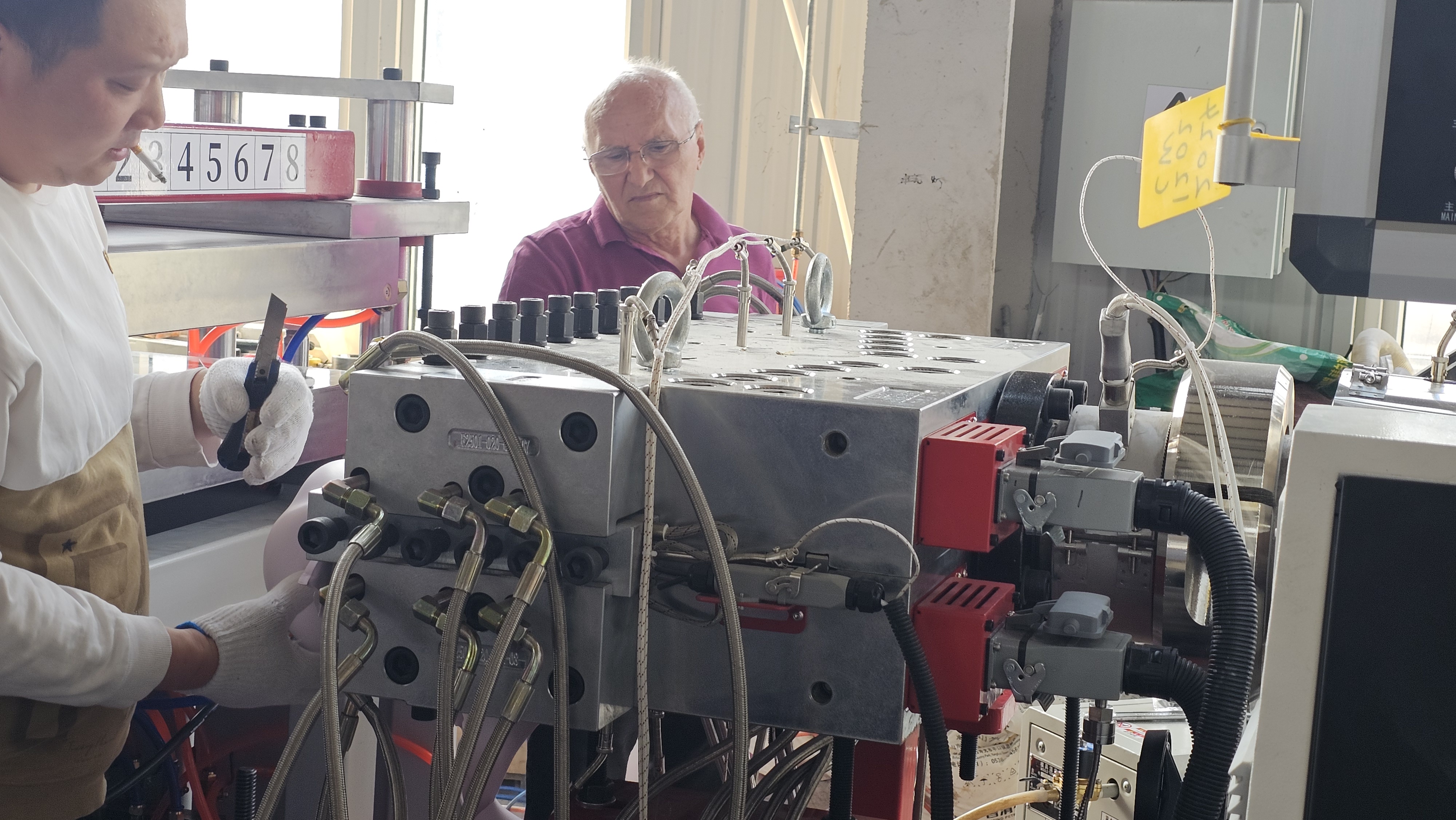 آلة تصنيع ألواح الرغوة البلاستيكية، آلة تصنيع ألواح الرغوة البلاستيكية، خط إنتاج ألواح الرغوة البلاستيكية