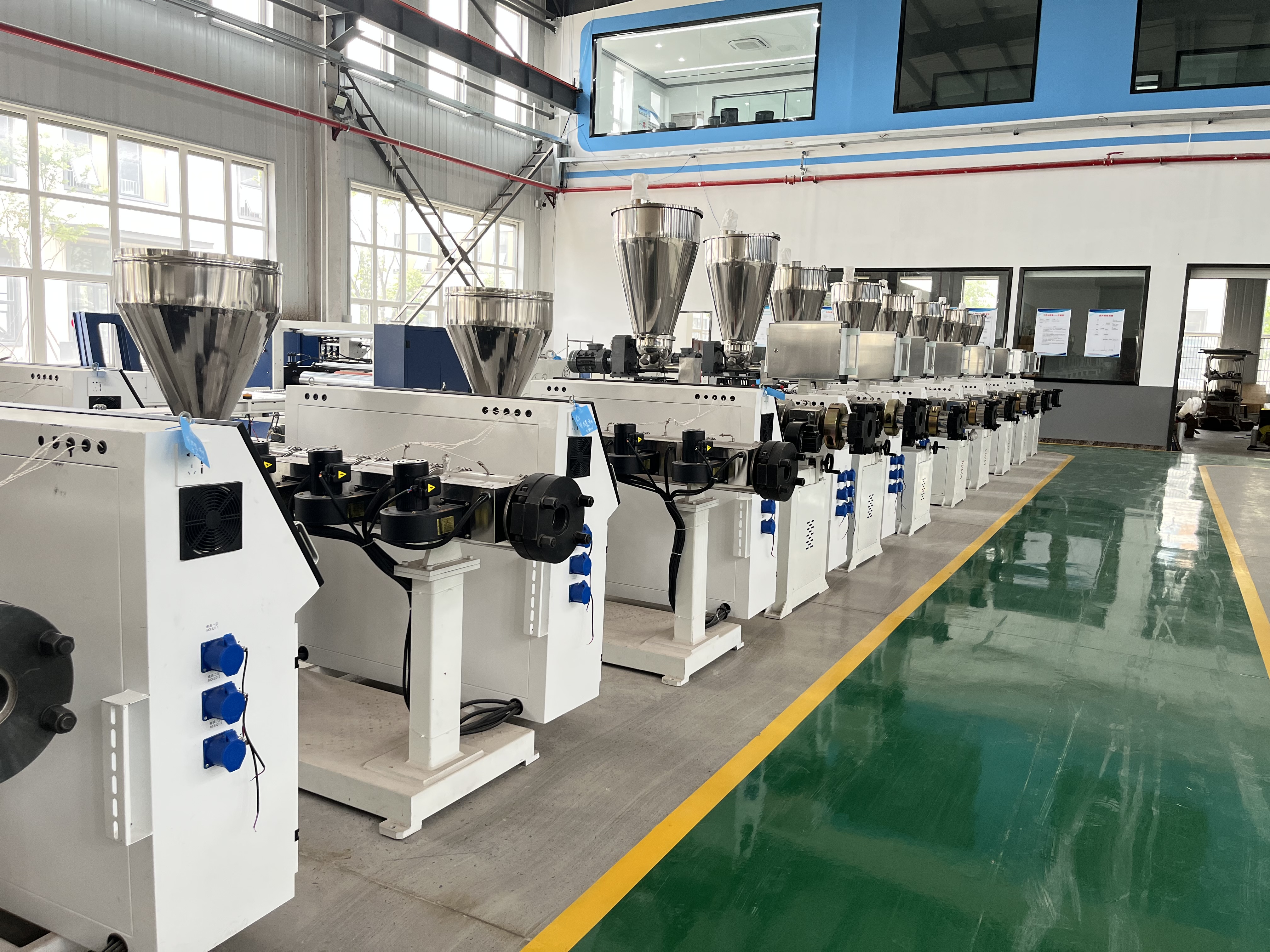 ما هي ميزات المنتج من البلاستيك الطارد؟