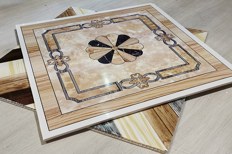 لوحة السقف البلاستيكية