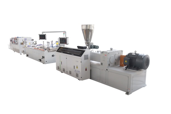 إنتاج ألواح السقف: الدليل الكامل للعمليات والمواد والآلات وخطوط إنتاج ألواح PVC عالية الكفاءة