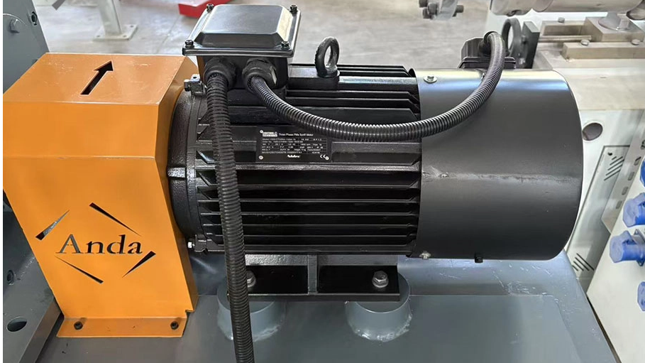 محرك مغناطيسي دائم عالية الكفاءة