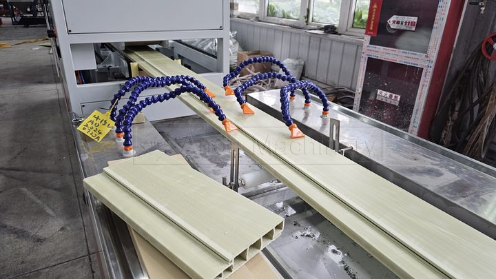 سعر آلة إطار باب WPC