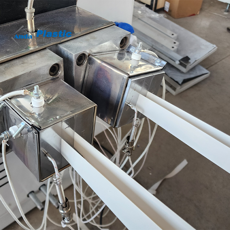 نظرة عامة على آلة صنع الشريط ذو الحافة البلاستيكية