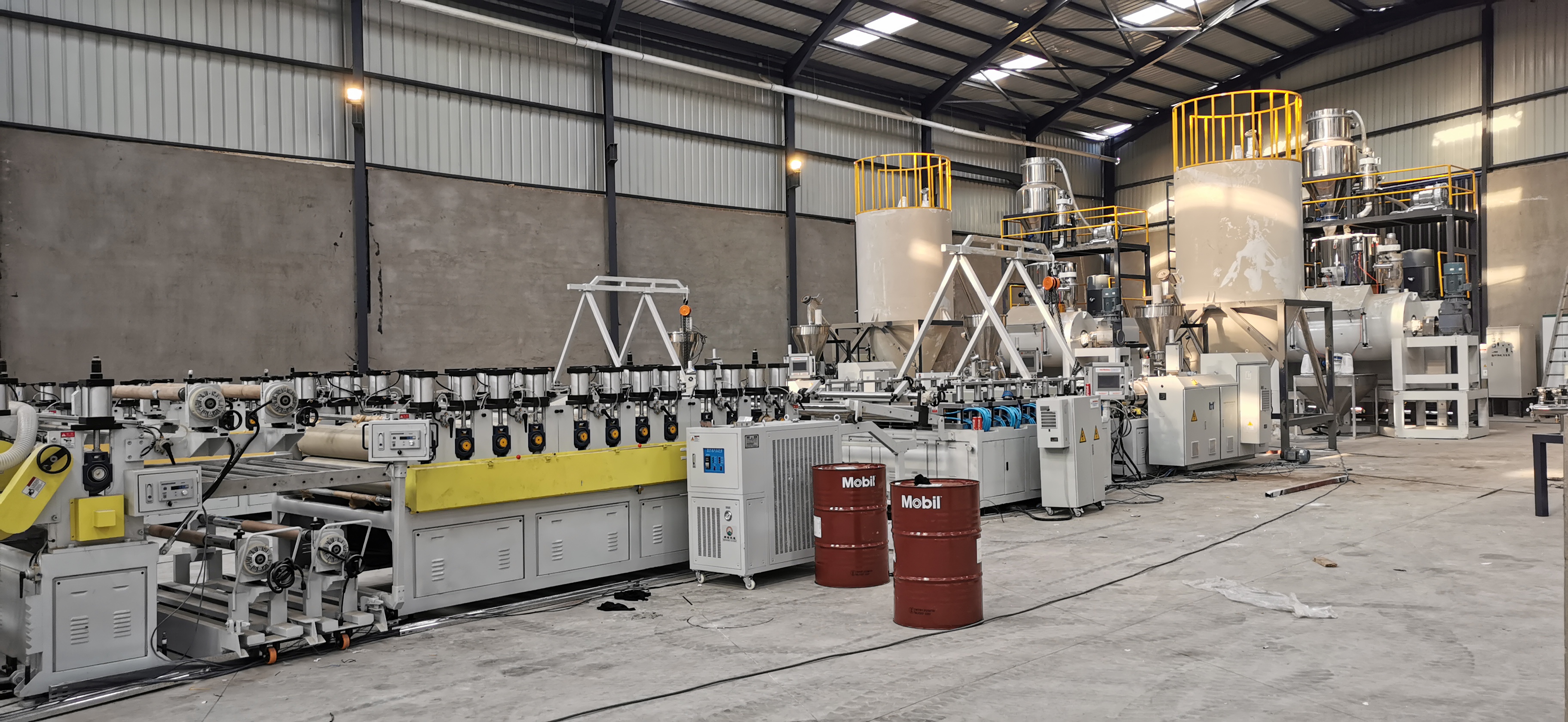 خط إنتاج ألواح الرغوة WPC، آلة ألواح الرغوة WPC، آلة تصنيع ألواح الرغوة WPC، خط إنتاج ألواح الرغوة البلاستيكية