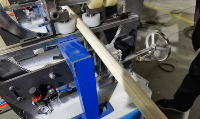 خط بثق الماكينة لصنع إطارات الصور في ANDA