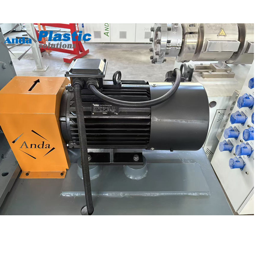 محرك مغناطيسي دائم عالية الكفاءة